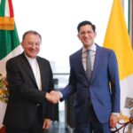 canciller-roberto-velasco-y-el-nuncio-apostolico-joseph-spiteri